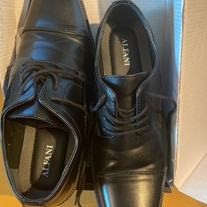 Men size 8 shoes slightly used